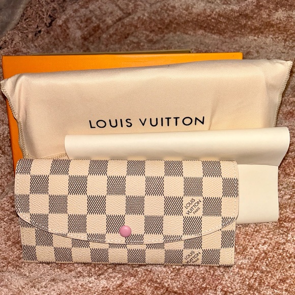 Meet your Posher, April - Picture 11 of 16